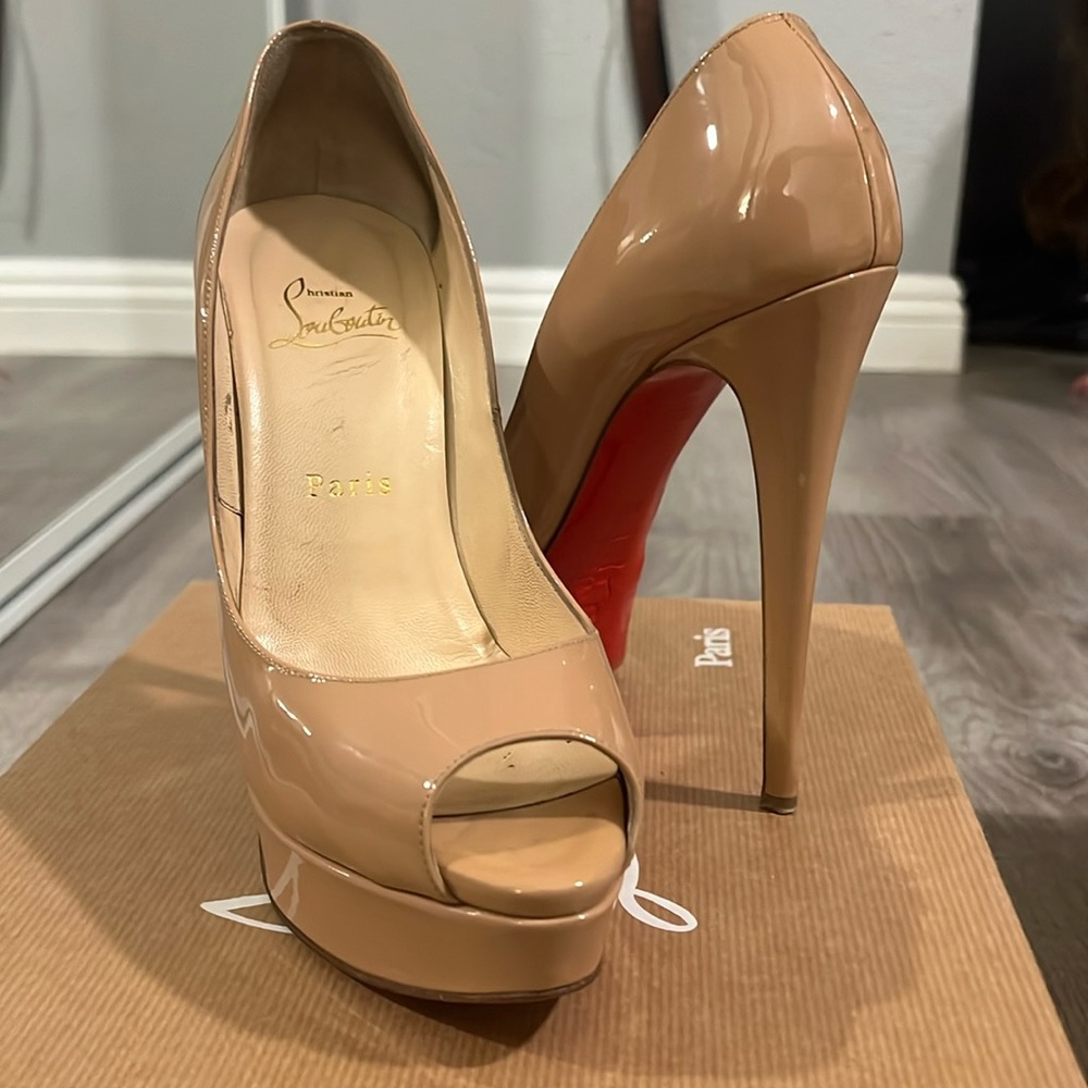 37.5 Christian Louboutin nude lady peep 150